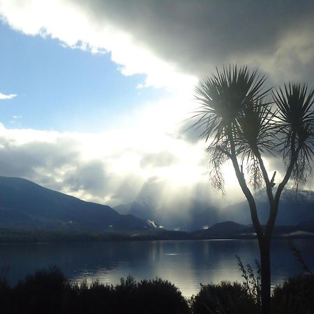 Shakespeare House Bed & Breakfast Te Anau Bagian luar foto