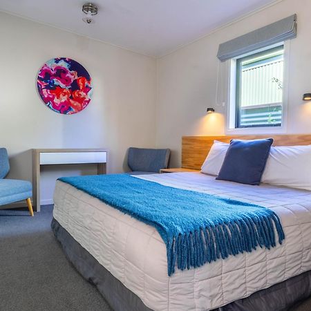 Shakespeare House Bed & Breakfast Te Anau Bagian luar foto