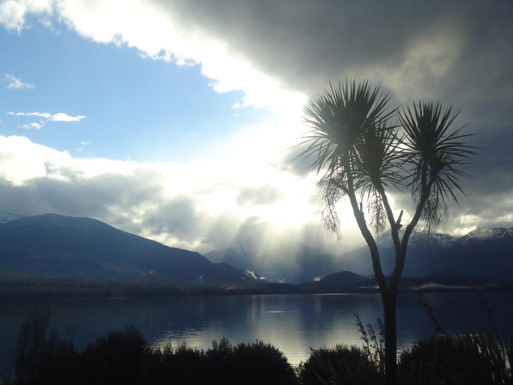 Shakespeare House Bed & Breakfast Te Anau Bagian luar foto