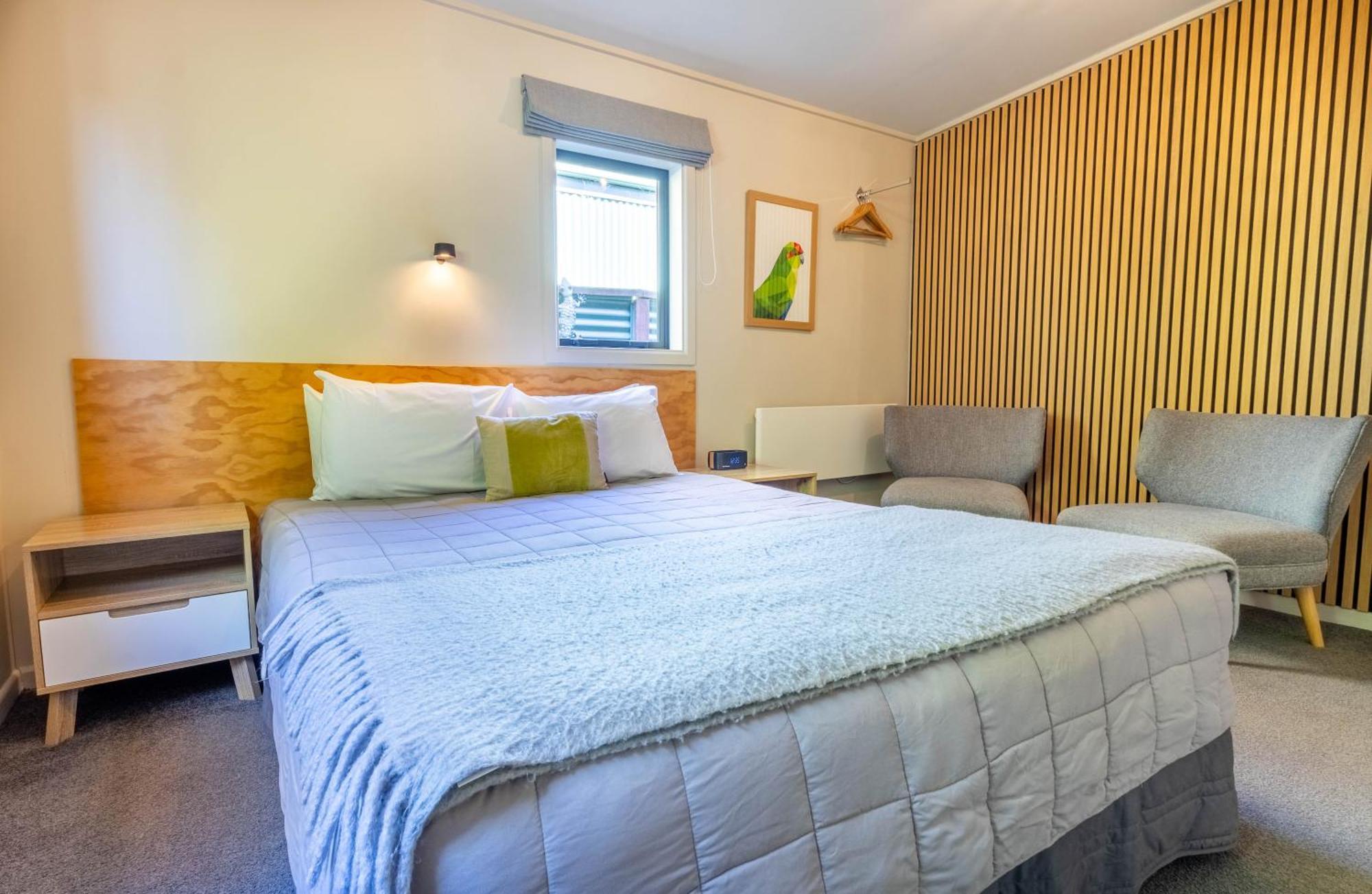 Shakespeare House Bed & Breakfast Te Anau Bagian luar foto
