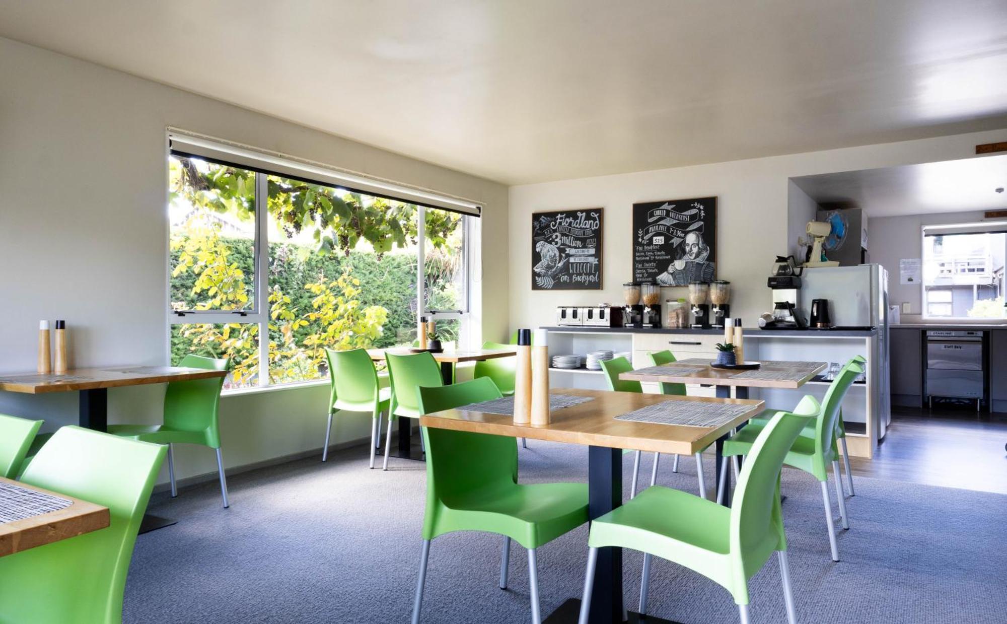 Shakespeare House Bed & Breakfast Te Anau Bagian luar foto