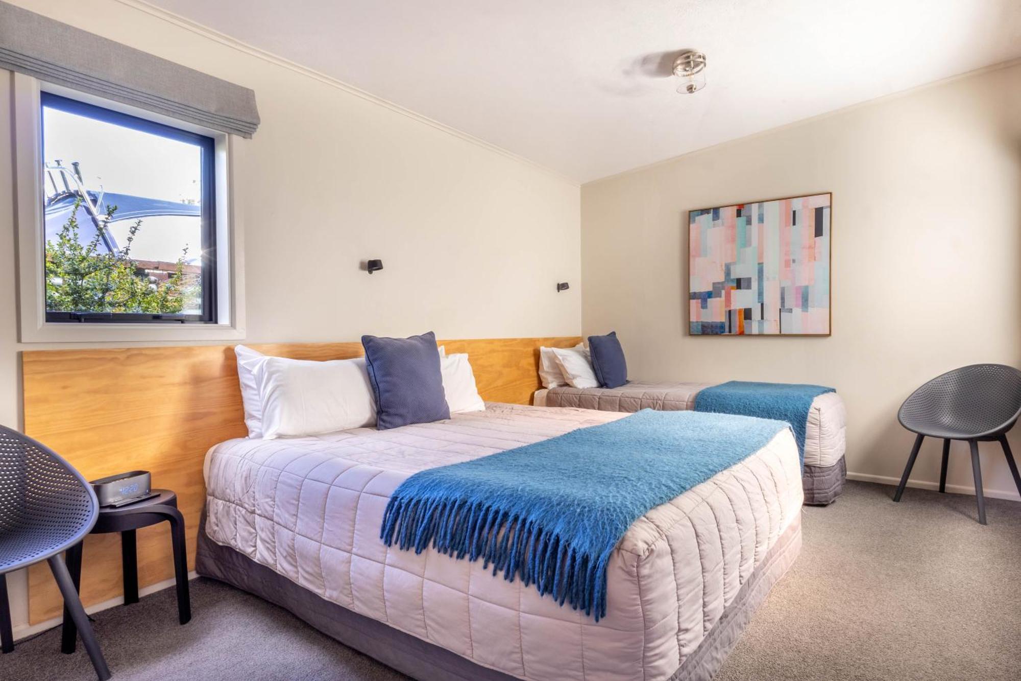 Shakespeare House Bed & Breakfast Te Anau Bagian luar foto
