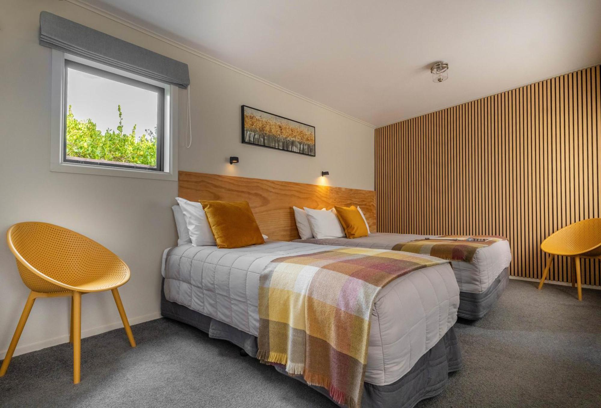 Shakespeare House Bed & Breakfast Te Anau Bagian luar foto