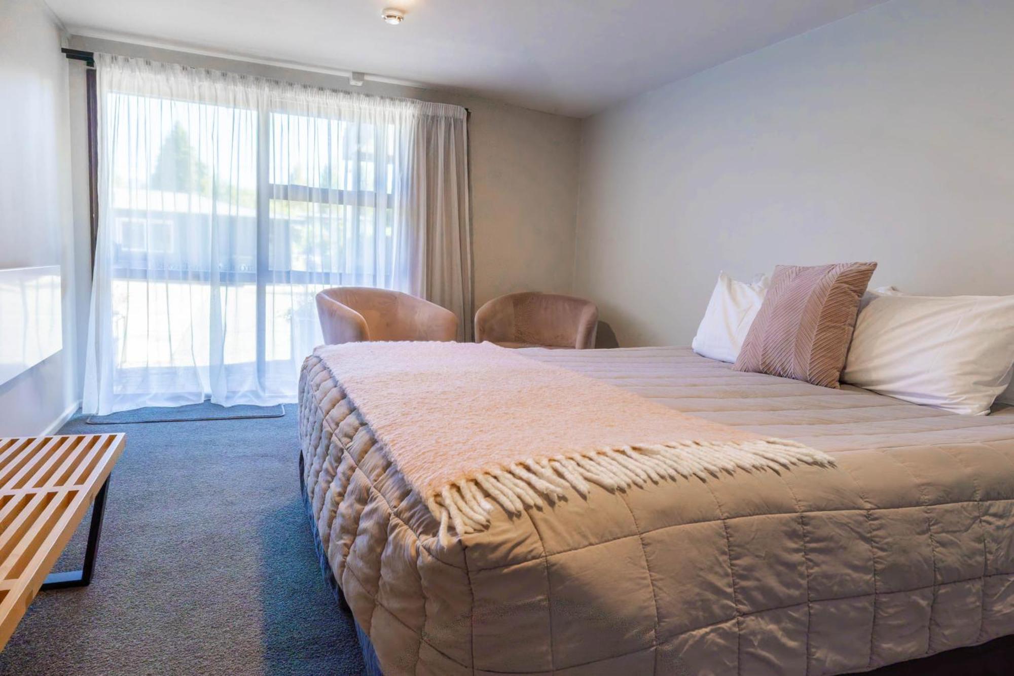 Shakespeare House Bed & Breakfast Te Anau Bagian luar foto