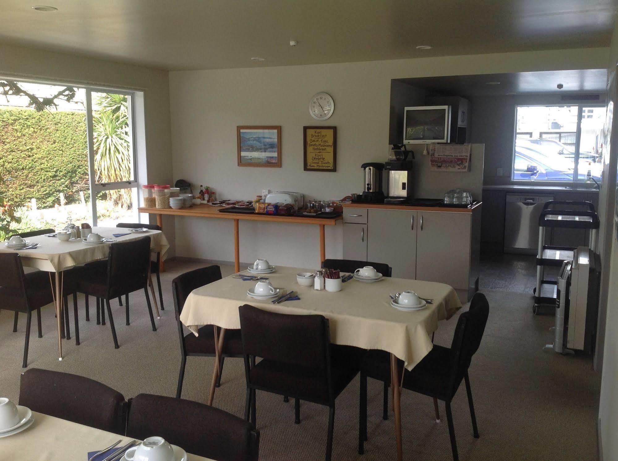 Shakespeare House Bed & Breakfast Te Anau Bagian luar foto